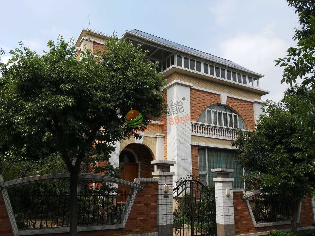 太陽能光伏發電作為屋頂棚房存在,給用戶隔出一個活動休閑的空間