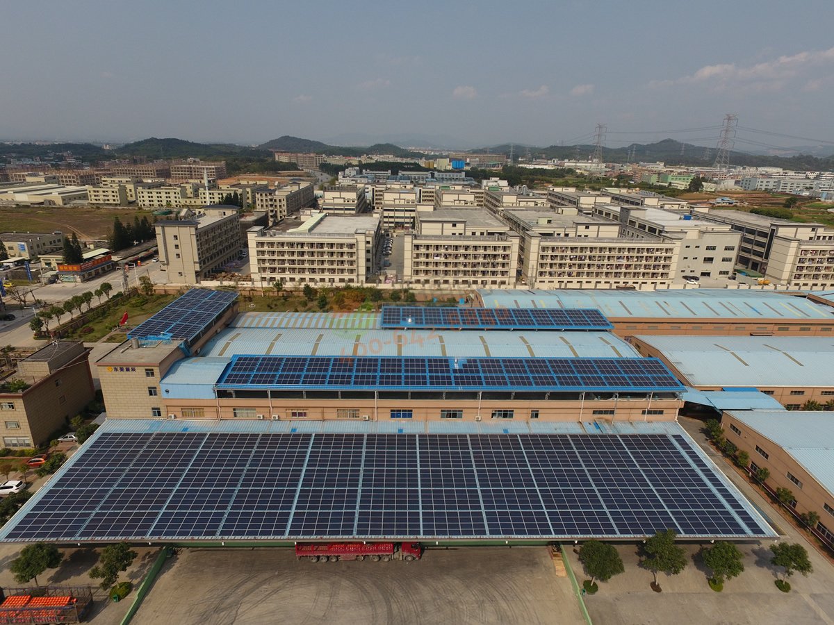 廣東施彩涂料有限公司606.96KW太陽能光伏發電宿舍樓頂安裝效果圖